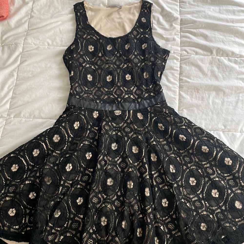 Simple backless lace dress, in love with material